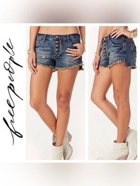 Free People Runaway Jillian Distressed Dark Blue Button-Front Denim Shorts Sz 28